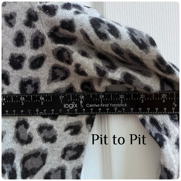 Cashmere Charter Club Luxury Leopard Print
Cold Shoulder Knit Top Size Large - Picture 5 of 9